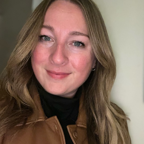 Meet your Posher, Christina - Picture 1 of 1